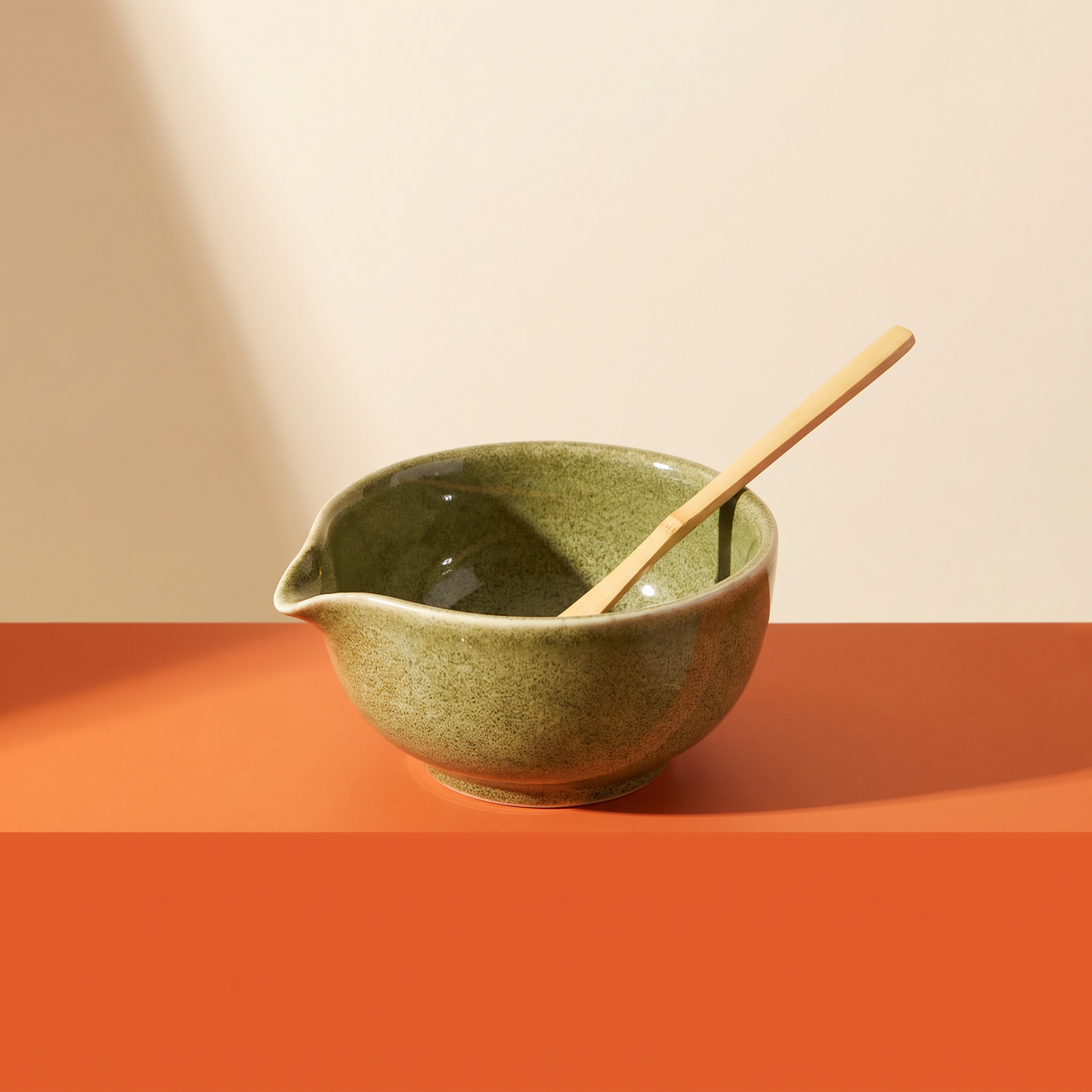 Matcha-Schale mit Ausguss und Bambuslöffel